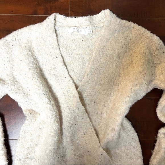 ASTR The Label Wrap Style Sweater Cream Boucle Balloon Sleeve Pullover Size XS - Picture 3 of 10